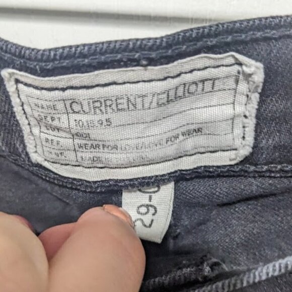 Current/elliott | The Skinny distressed jean in Night - Picture 5 of 12